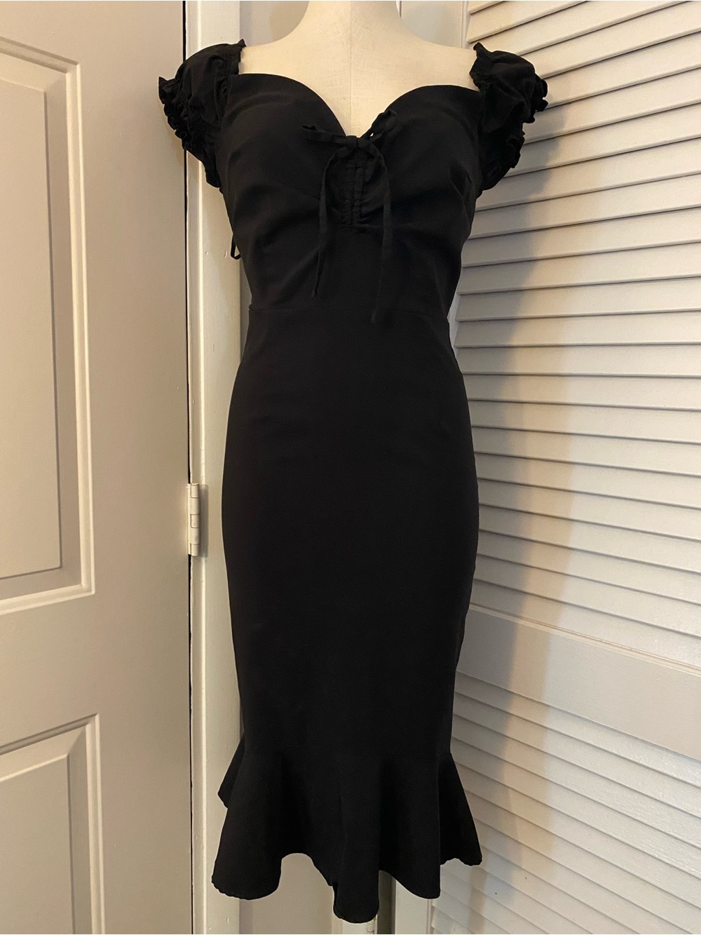 Collectif Black Sweetheart Midi Dress with Ruffle Sleeves- Size XL
